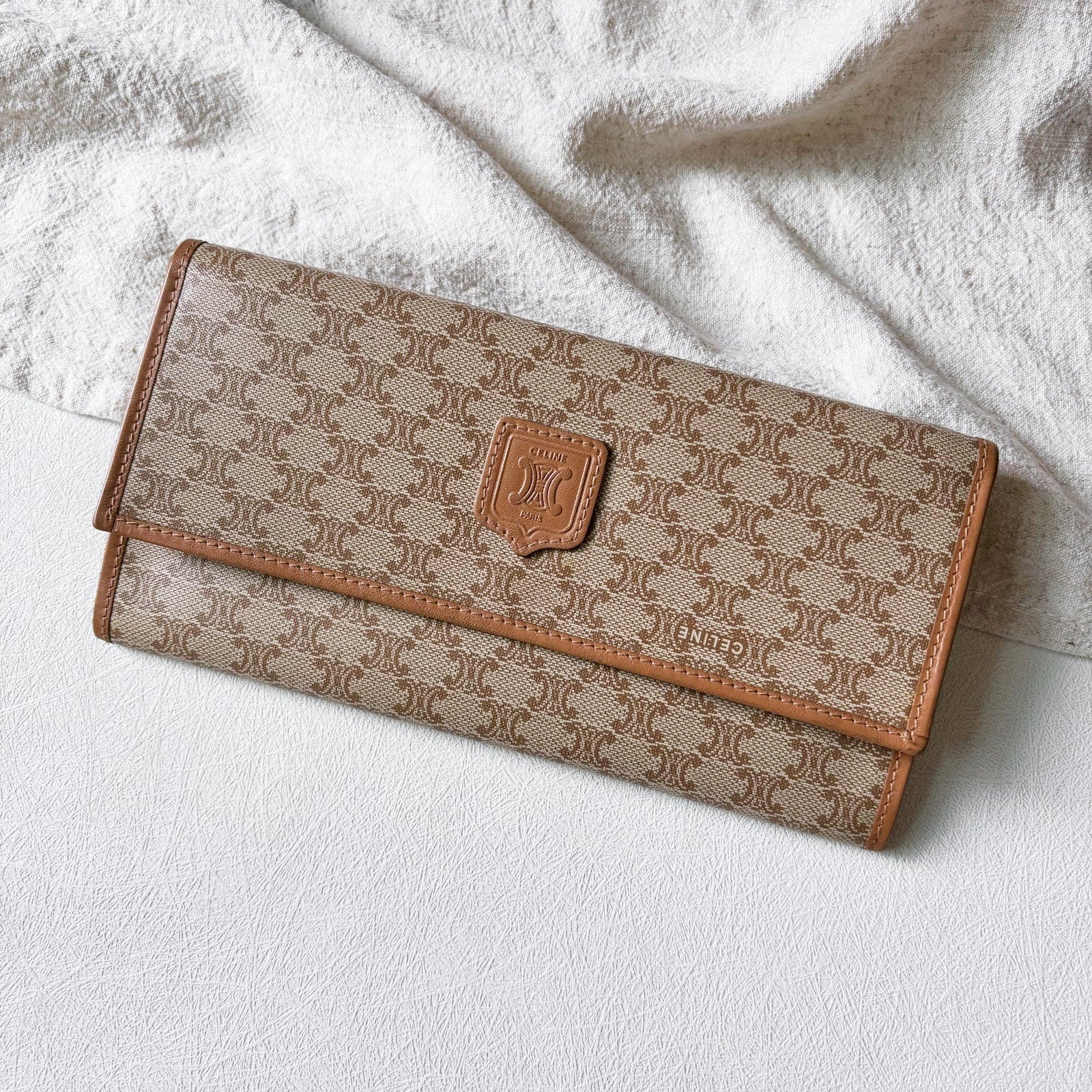Vintage Celine 奶茶色皮標長夾 – Folklore