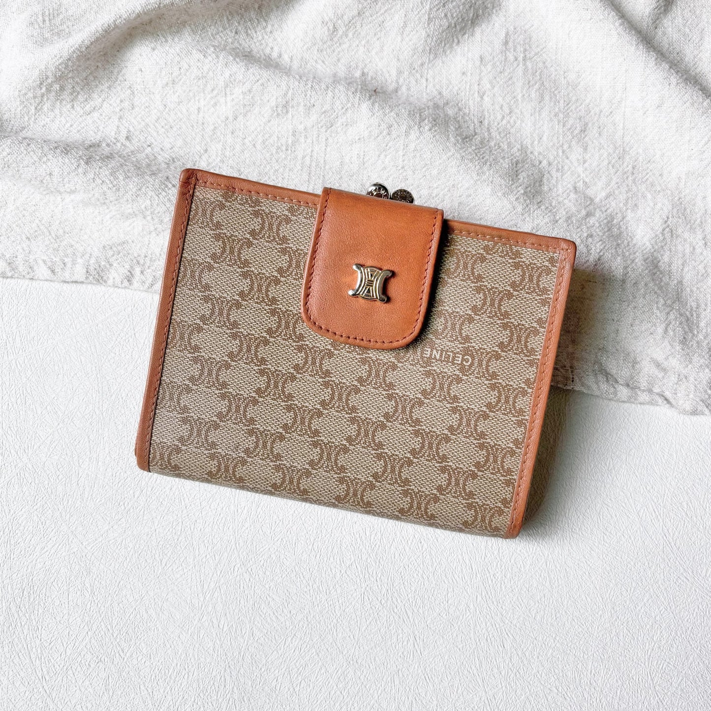Vintage Celine 淺色老花口金短夾