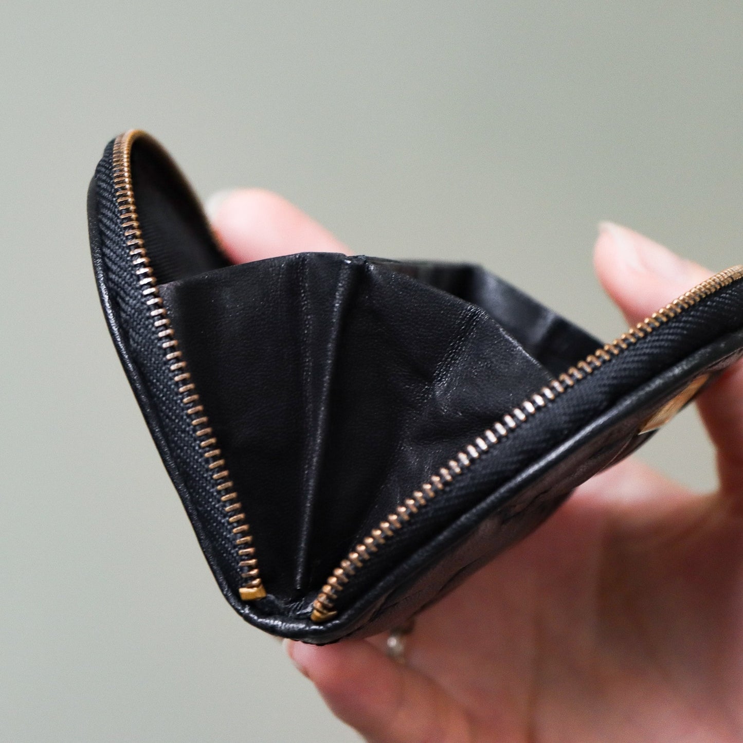 Vintage Moschino 黑色愛心絎縫小零錢包 - Folklore