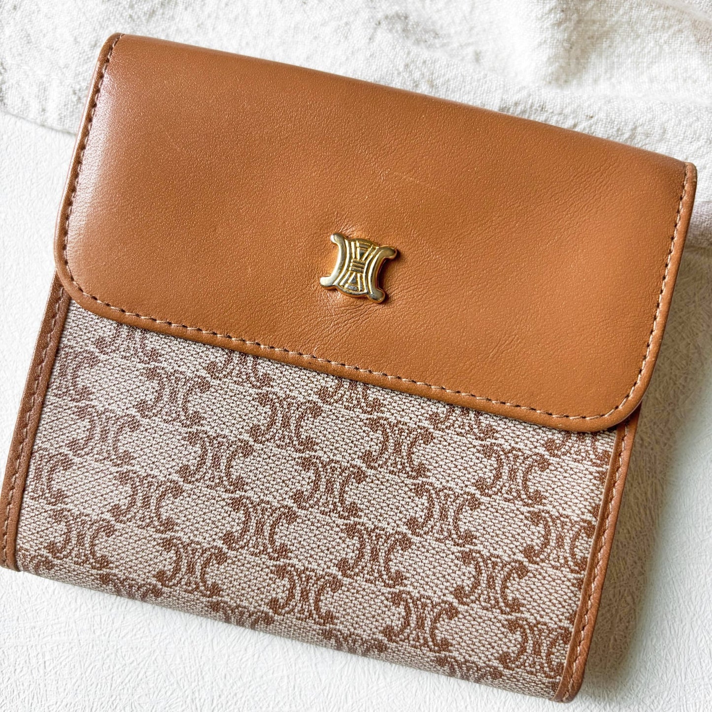 Vintage Celine 奶茶老花翻蓋短夾 - Folklore