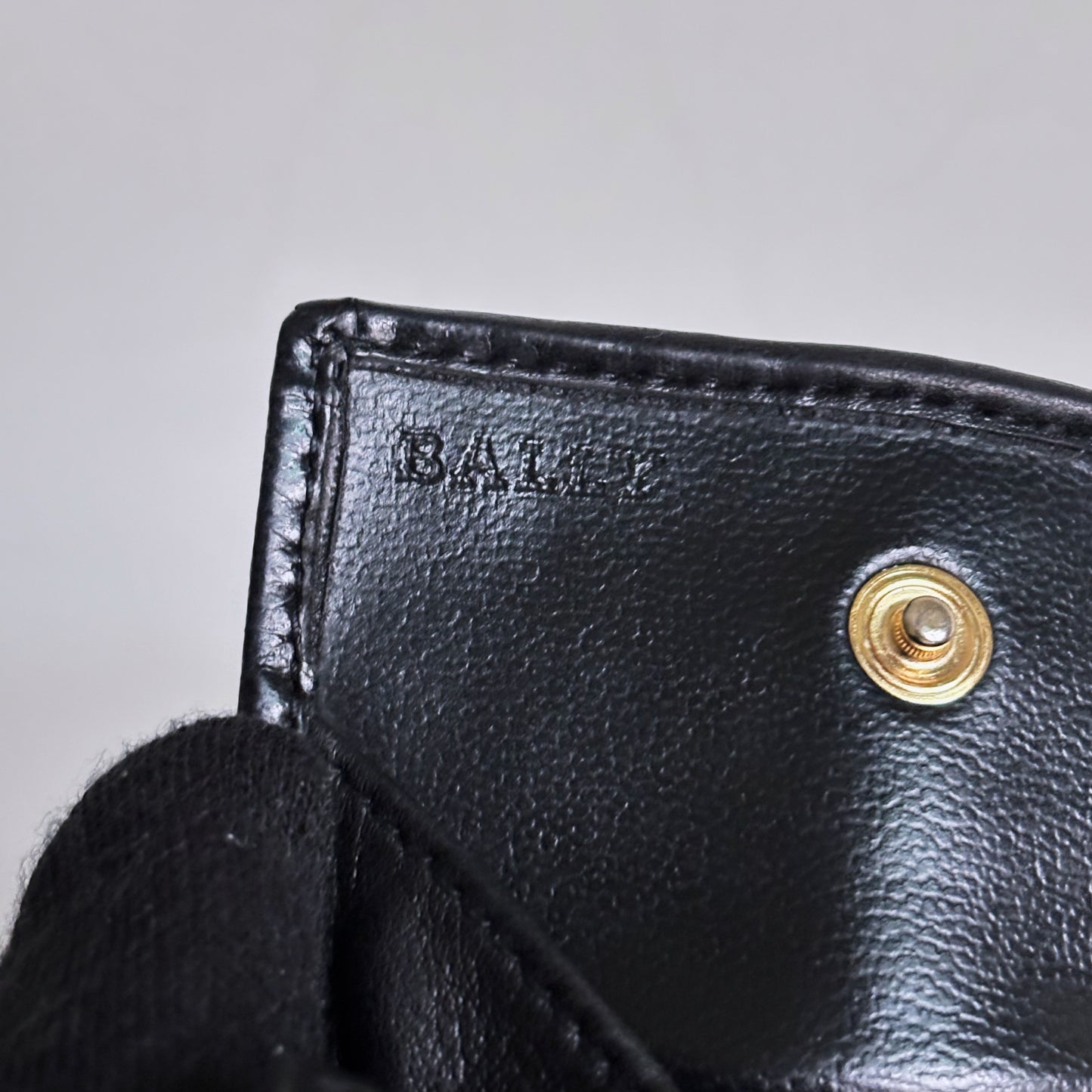 Vintage Bally 黑色絎縫方形零錢包 - Folklore